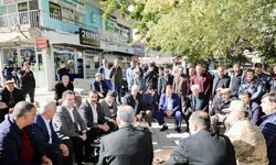 Bitlis Valisi Karakaya, Tatvan’da esnaf ve vatandaşlarla bir araya geldi