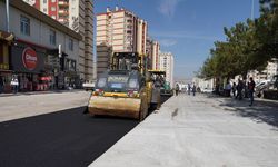 Melikgazi Belediyesi Tınaztepe Mahallesi’nde asfalt ve çevre düzenlemesi çalışmalarını sürdürüyor