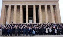 Bakan Tekin 81 ilin öğretmenleri ile Ata'nın huzurunda