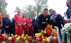 Galatasaray yönetimi ve futbolcular, Yiğit Kurt’un mezarını ziyaret etti