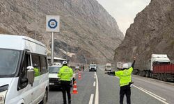 Hakkari Valiliğinde kış lastiği uyarısı