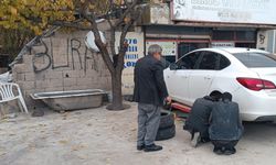 Oto lastikçilerde kış lastiği yoğunluğu