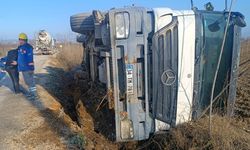 Kontrolden çıkan beton mikseri devrildi sürücüsü yaralandı