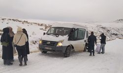 Muradiye’de kar ve buzlanma ulaşımı aksattı