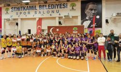 Şehitkamil’de yıldız kızlar voleybol turnuvası sona erdi