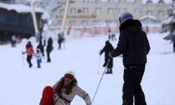 Uludağ’da kayak yaparken düşen kayakçılar kameralara yakalandı