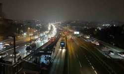 İstanbul’da ara tatilin ardından okulların açılmasıyla sabah trafik yoğunluğu oluştu