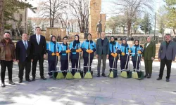 Sivas’ta şehir temizliğine kadın eli değdi