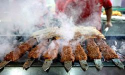 Adanalılar Ramazan’da da kebaptan vazgeçmiyor