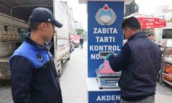 Akdeniz Belediyesi zabıta ekipleri pazar yerini denetledi