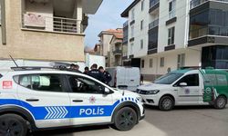 Aksaray sokaklarında devriye gezen polis kuş uçurmuyor