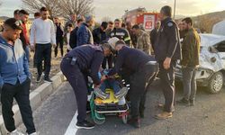 Elazığ’da karşı şeride geçen otomobil takla attı: 1 yaralı