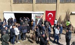 Erciş’te meyve fidanı dağıtıldı