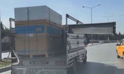 Gaziantep’te kasası açık halde seyreden kamyonet tehlike saçtı