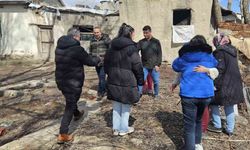 Hayırsever iş adamları Bulanıklı çocukları sevindirdi