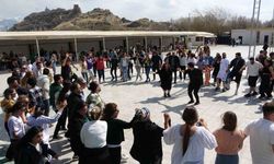 İranlılar nevruz kutlamalarına başladı