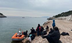İzmir’de 24 göçmen ve 1 göçmen kaçakçısı yakalandı