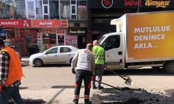 Kars’ta karayolları ekiplerinden asfalt yama çalışması