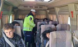 Kula’da Jandarma trafik timlerinden öğrencilere ve servis şoförlerine trafik eğitimi