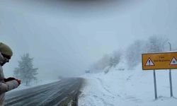 Kütahya Domaniç’te kar ve buzlanma trafiği aksatıyor