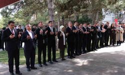 Protokolden şehitliklere bayram ziyareti