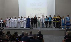 Sağlık çalışanlarından ’Geçmişten Günümüze Hemşire Kıyafetleri’ defilesi
