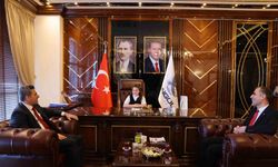 Başkan Arıkan koltuğunu minik Hacer’e devretti