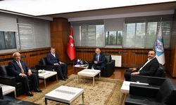 Başkan Büyükkılıç, kente katkı sağlayan misafirlerini makamında ağırladı