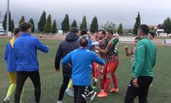 Bilecik’te şampiyonun belli olacağı futbol maçında istenmedik görüntüler ortaya çıktı