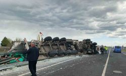 Diyarbakır-Şanlıurfa yolunda sebze yüklü kamyon devrildi: 1 ölü