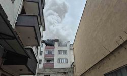 Düzce’de 5 katlı binanın en üst katı alevlere teslim oldu