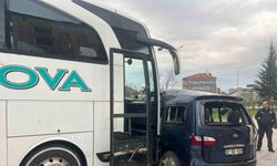 Isparta’da yolcu otobüsüyle hafif ticari araç çarpıştı: 1 ölü, 2 yaralı