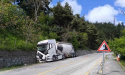 Kastamonu’da freni patlayan beton mikseri istinat duvarına çarptı: 2 yaralı