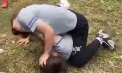 Kız öğrenciler saç saça kavga etti: O anlar kamerada