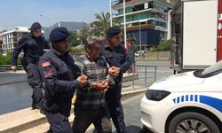 Koyuna tekme atıp iple eziyet eden adam tutuklandı, koyun koruma altına alındı