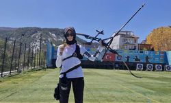 Kütahya Nafi Güral Fen Lisesi öğrencisi Fatıma Zehra Öz okçulukta il birincisi