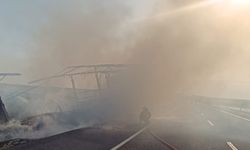 Şırnak’ta seyir halindeki tır alevlere teslim oldu