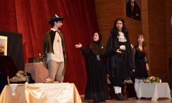 Turizm Fakültesi öğrencilerinden muhteşem tiyatro oyunu