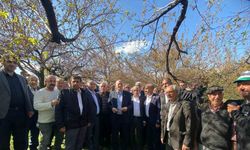 TZOB Genel Başkanı Bayraktar, Elazığ’da zirai dondan etkilenen üreticilerle bir araya geldi