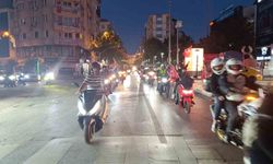 Manisalı motorculardan 19 Mayıs korteji