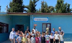 Okul bahçesinde geleneksel oyunları oynadılar
