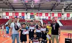 Siverekli minikler futsal turnuvasında il birincisi oldu