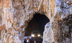 Taş Yolunda tır sıkıştı, yol geçici süreyle ulaşıma kapatıldı
