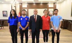 Vali Hatipoğlu, gençlerle bir araya geldi