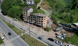 Çayeli’nde Riskli Yapılar Tek Tek Kaldırılıyor