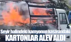 Seyir halindeki kamyonun kasasındaki kartonlar alev aldı