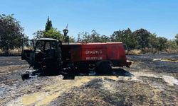 Arazi yangınında alevlerin arasında kalan itfaiye aracı yandı