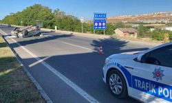 Beton mikseri ile çarpışan otomobil karşı şeride geçerek ters döndü: 4 yaralı