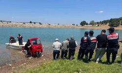 Elektrikli bisikleti baraja düşen vatandaşa Jandarma yardımcı oldu