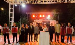 Kırklareli Valisi Turan, "Evlenecek Gençlerin Desteklenmesi" projesinden yararlanan çiftin nikah şahidi oldu